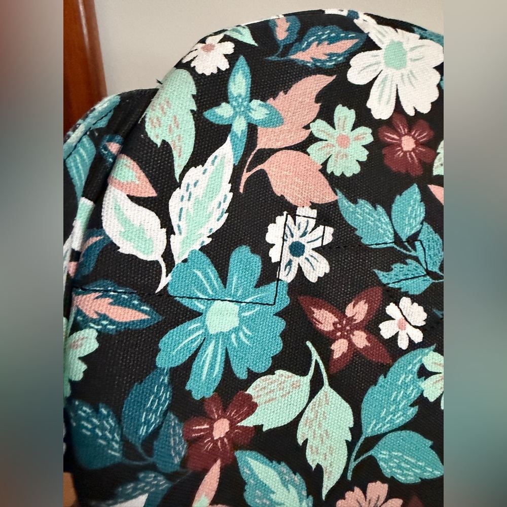 Kavu Floral Pattern Rope Sling Bag - Picture 6 of 17